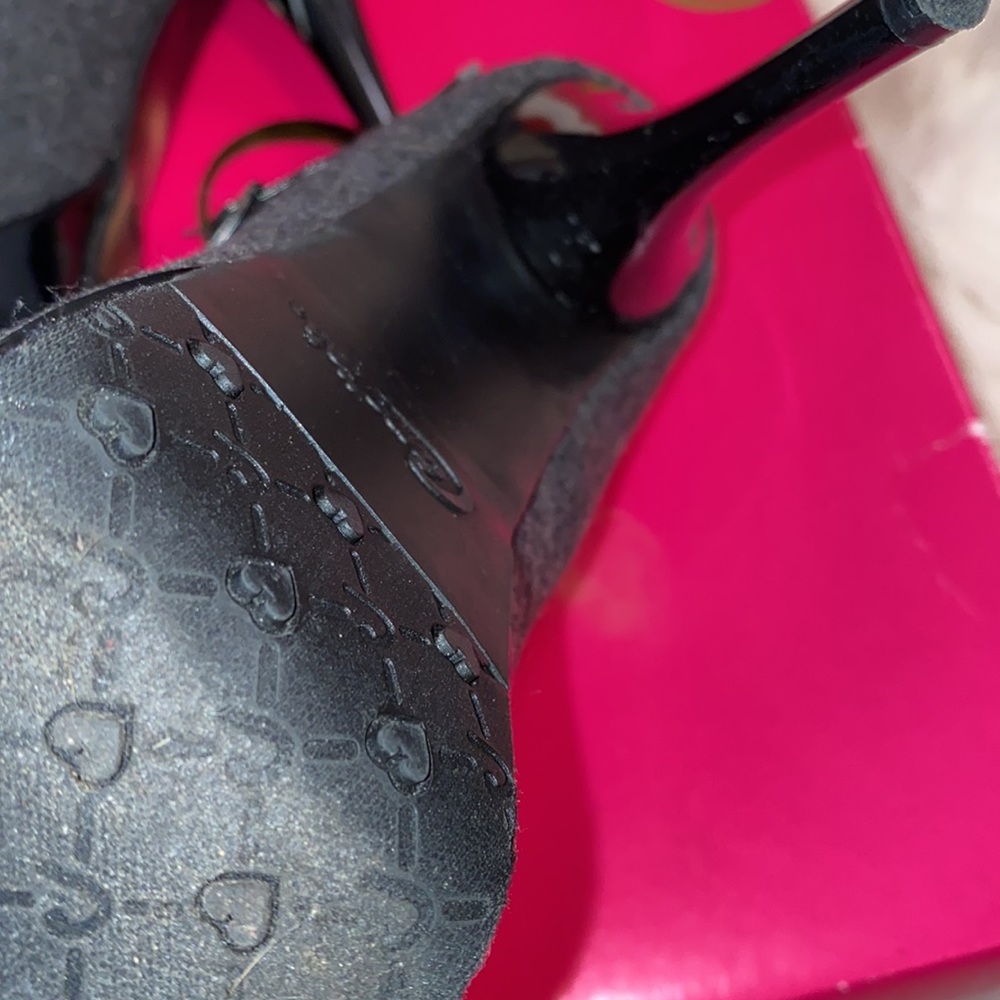 Heels - Picture 5 of 7